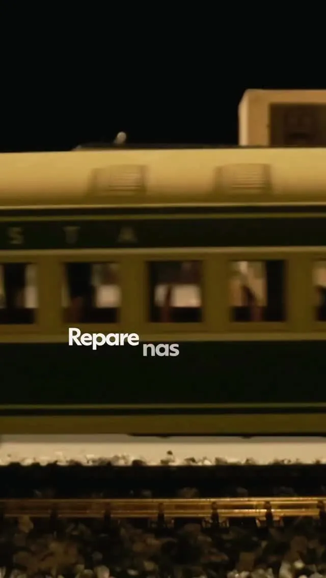 Detalhe de maquete ferroviária com paisagem e trilhos da Magica MTF